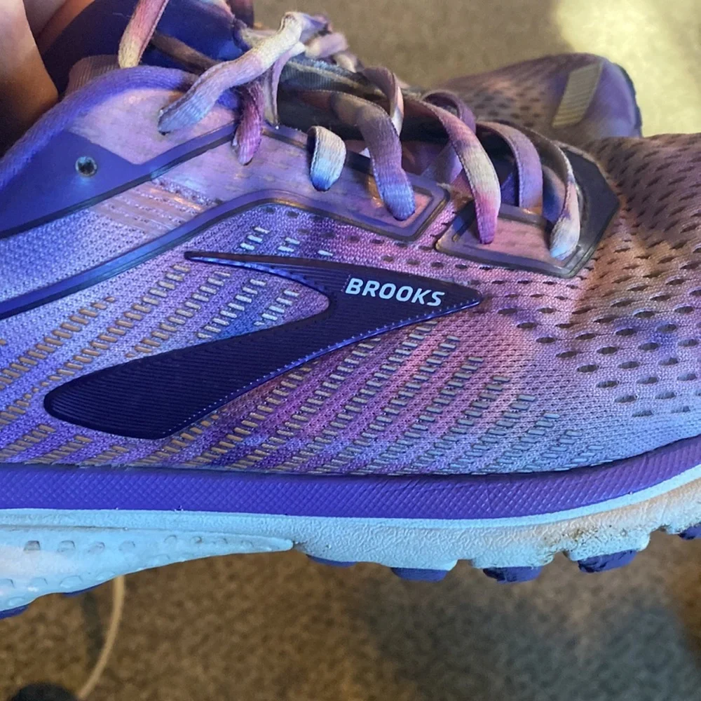 Womens Brooks size 8 - Picture 4 of 7